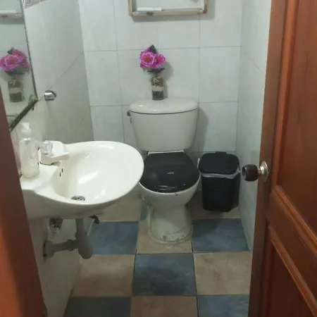 Pensión Mini Económica Con Balcón