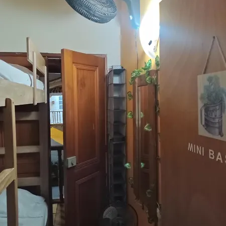 Mini Económica Con Balcón Muelle Cruceros Pensión